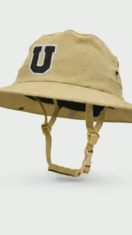 undercover hat in zand met U-badge